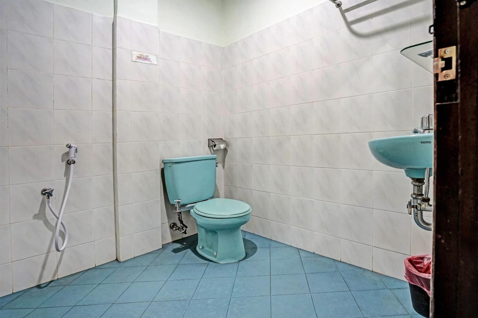 Super Oyo 91805 Hotel Wisma Bari パレンバン エクステリア 写真