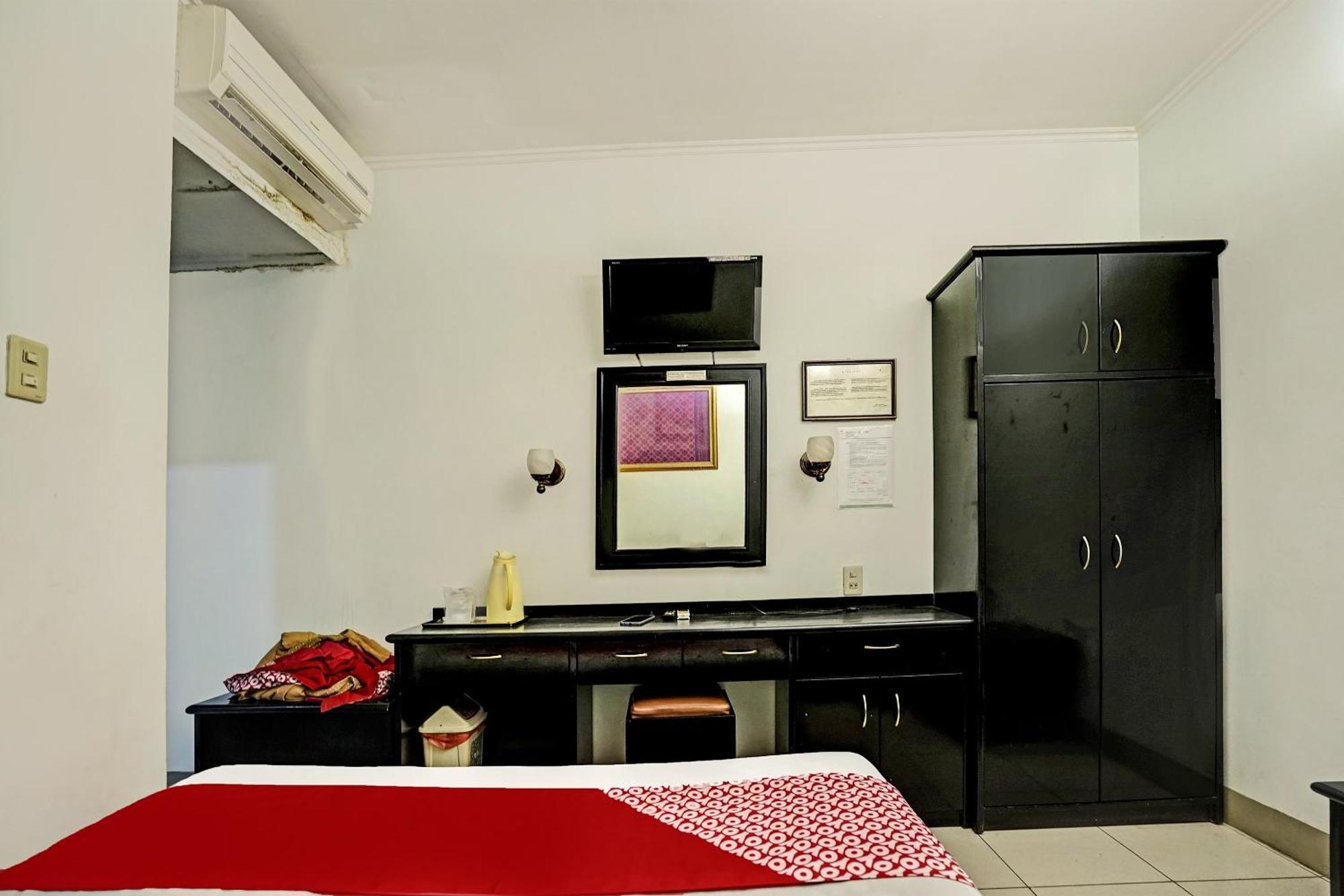 Super Oyo 91805 Hotel Wisma Bari パレンバン エクステリア 写真