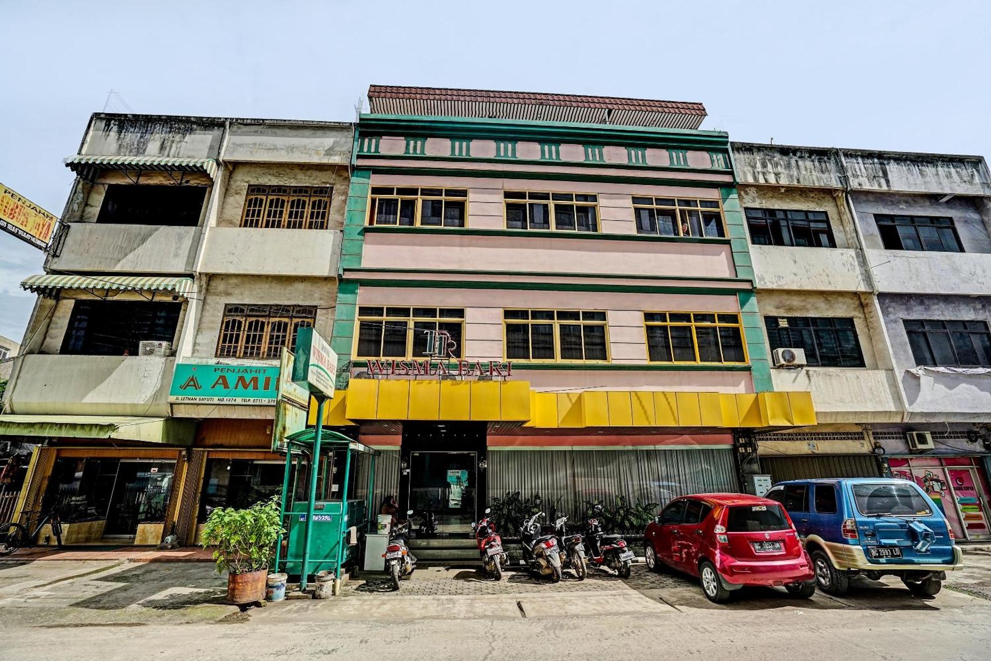 Super Oyo 91805 Hotel Wisma Bari パレンバン エクステリア 写真